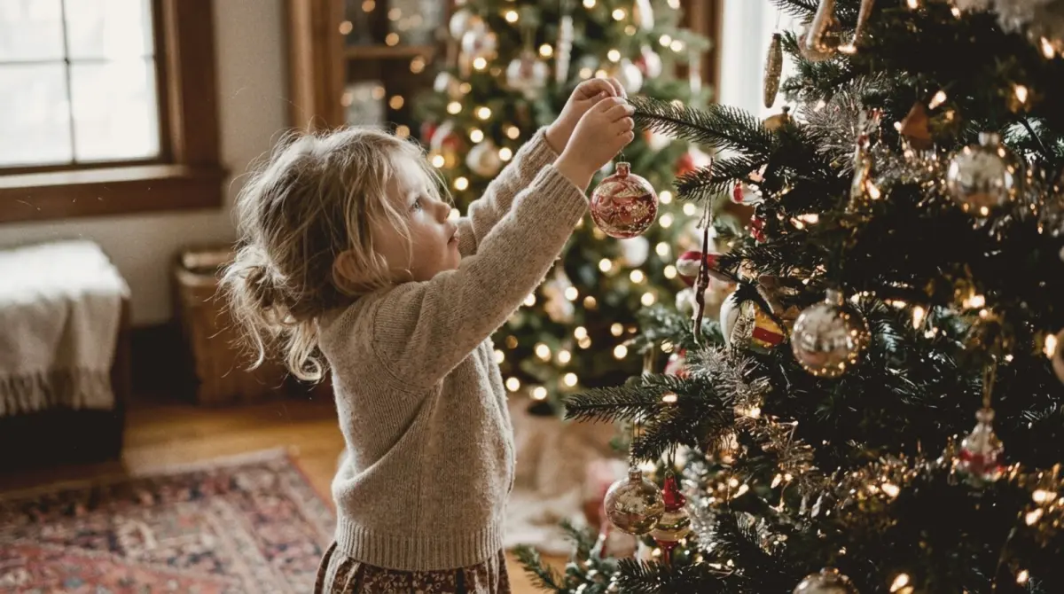 15 Christmas tree photo ideas (and how to make the lights glow)