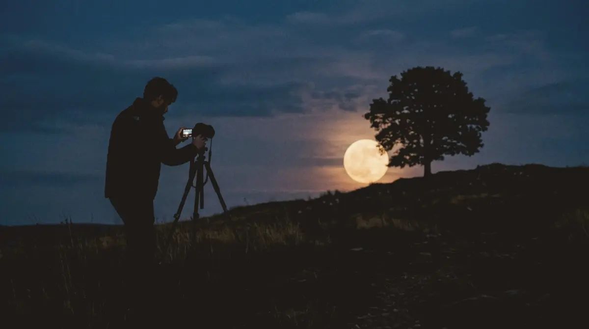 How to take pictures of the moon with an iPhone